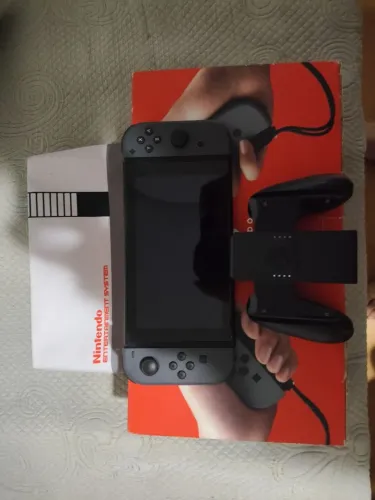 Nintendo switch V2 desbloqueado com SD de 128GB. ( Defeito na tela)