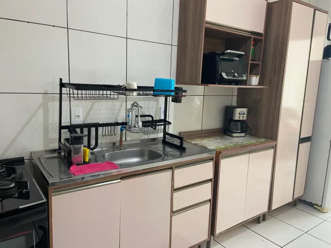 Vendo esse armário com 5 peças.