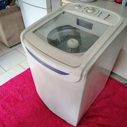 Máquina de lavar roupa 15 kl Eletrolux funcionando perfeitamente