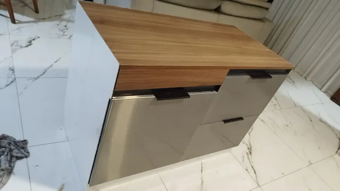Vendo bancada em inox com tampa de madeira com gaveta interna e gavetão 