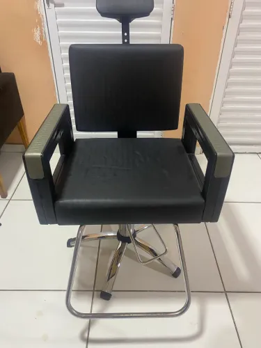 Cadeira Barbeiro Hidráulica Reclinável Preta Black Barbearia