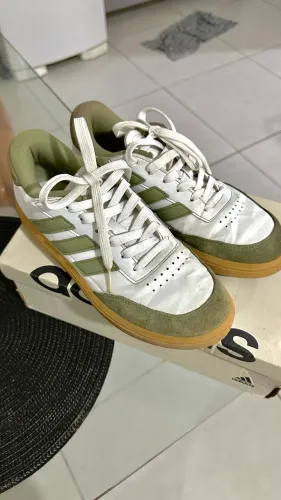 Tênis adidas