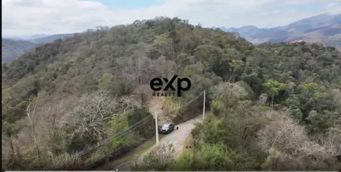 Terreno Nobre em Pedro do Rio com 49.084 m², Vista 360°, Topografia Plana e Infraestrutura
