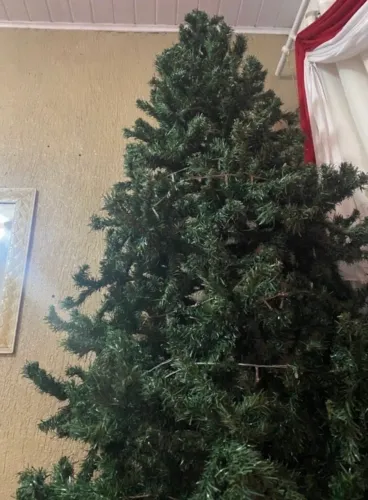 Vendo árvore de Natal nova 2,70 altura