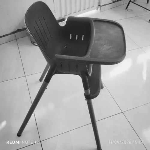 Vende um cadeira de alimentação de bebê bem conservado de uso já economiza