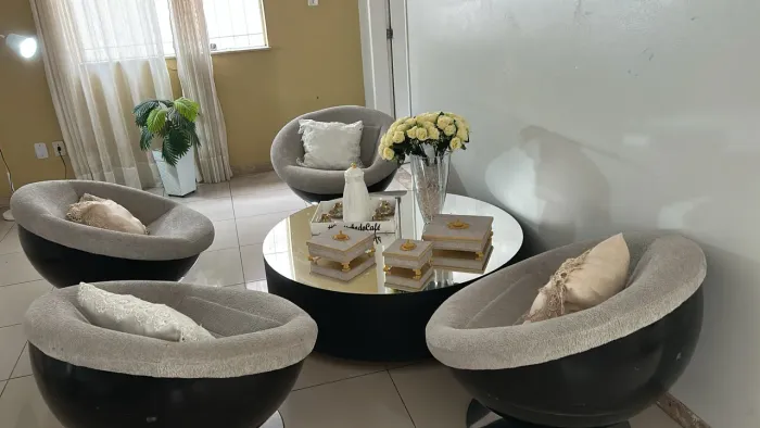 Conjunto de Mesa baixa com 4 cadeiras giratórias Premium