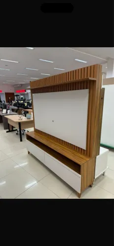 Painel com rack 