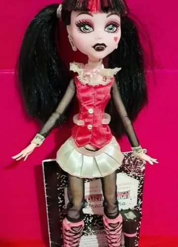 Boneca Monster High Draculaura Básica 