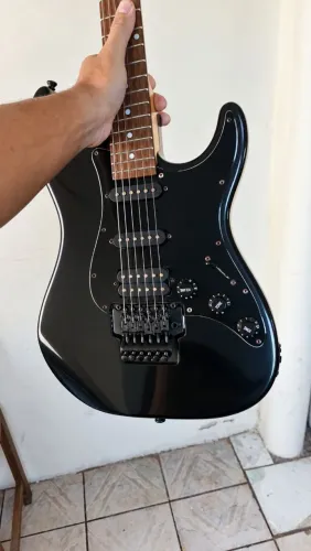 Guitarra MG37-FL