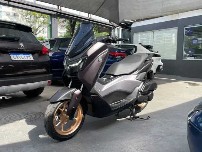 Nmax 2025 com 5 mil km