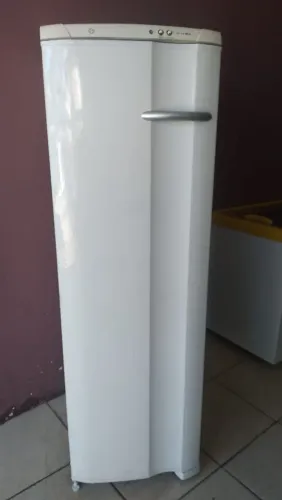 Freezer Electrolux vertical 220w ENTREGO