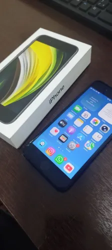 iPhone SE Preto 64GB