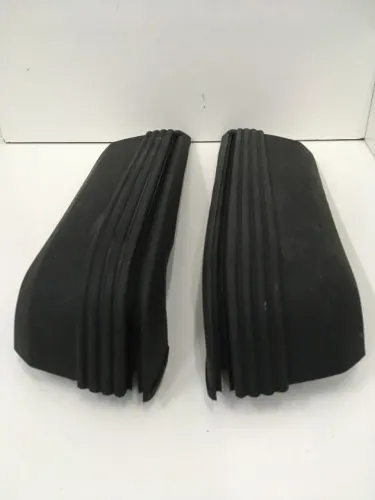 Ponteiras acabamento do Parachoque traseiro do Monza Hatch 82 / 83.