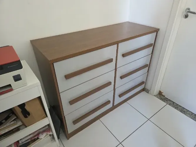 Cômoda Rufato 6 Gavetas MDF Amadeirada e Branca