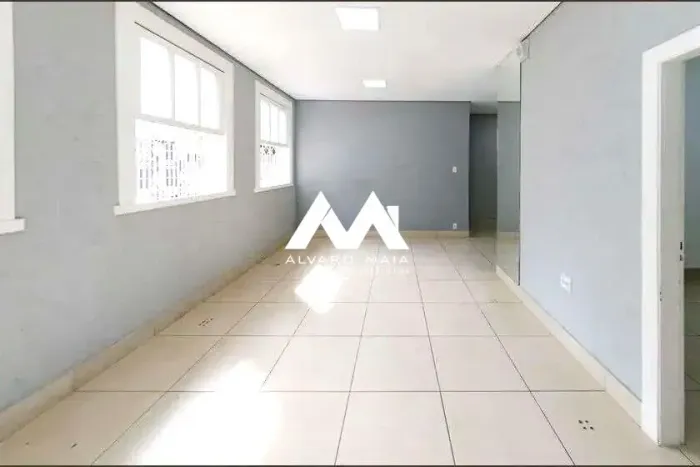 Casa comercial no Bairro Prado para alugar.