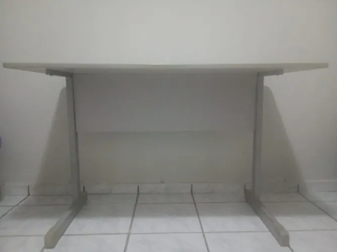 Mesa, birô, escrivaninha