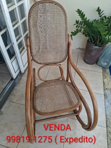 Cadeira de balanço modelo Austiaca