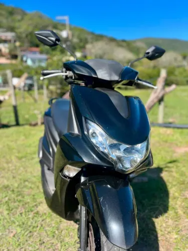 YAMAHA FLUO 125 com ABS