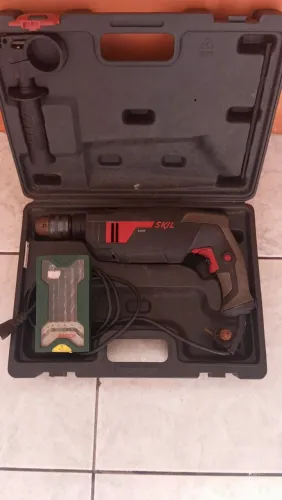 Furadeira de Impacto Skil 6060 de 700W