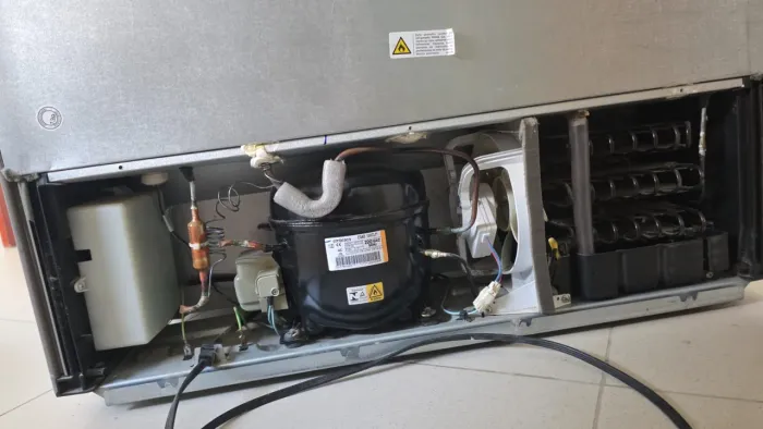 Serviços de Refrigeração em geral de geladeira, máquina, expositor e ar condicionado 