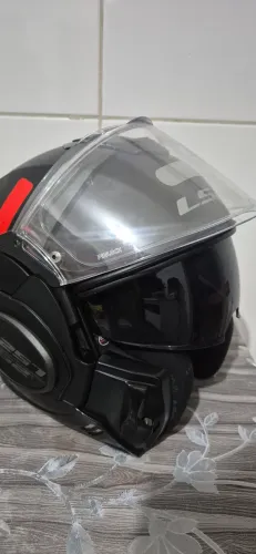 Capacete ls2 Valliant escamoteável 