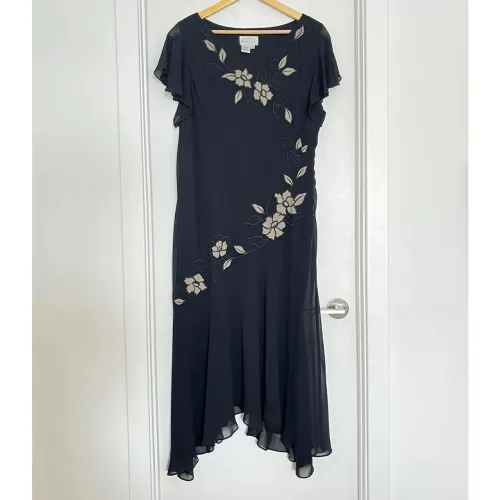 Vestido mide Adrianna Papell