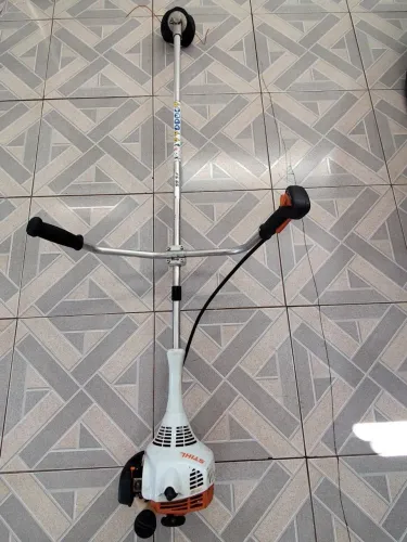Máquina com poucas horas de trabalho,motivo da venda por não estar usando