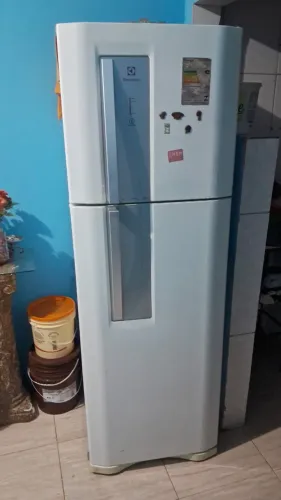 Vendo geladeira novinha  Electrolux 