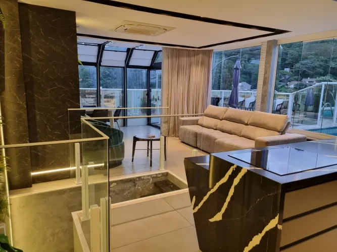 Excelente Cobertura Alto Padrão com 3 Suítes no Bairro Cabeçudas em Itajaí SC