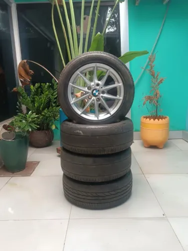 Rodas BMW com pneus Aro 16 ÓTIMO ESTADO