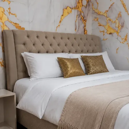 Cama King Size Estofada com Cabeceira Capitonê - Estado de Nova