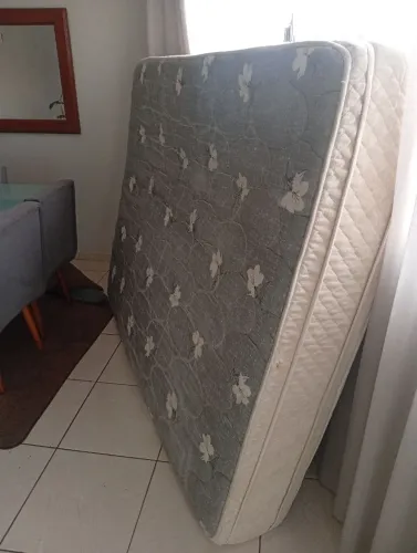 Vendo colchão molas ensacadas tamanho Queen
