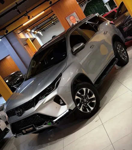 Toyota Hilux SW4 SRX Plat. 4X4 2.8 TB Die. Aut. 2024