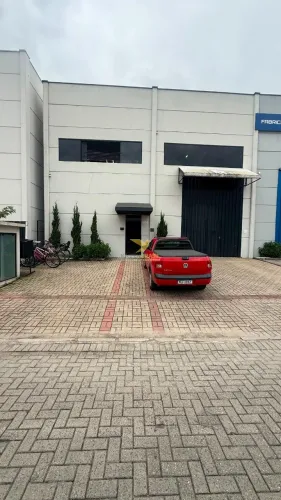 Galpão com 360m² para Locação em Tijucas - Mezanino e Pé-Direito de 7m