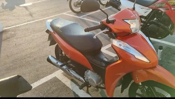 Moto biz 2018/18 125 e pop 2022 em dias no ponto de transferência