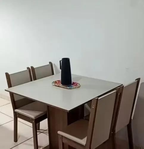 Mesa de jantar 4 cadeiras
