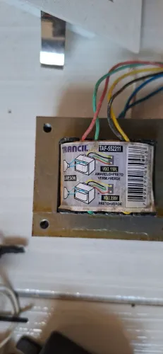Transformado e lampa de dicroica