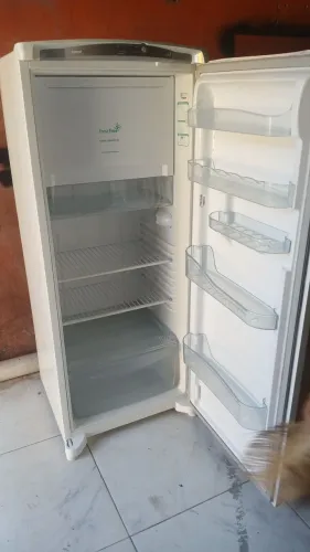 Geladeira frizer.