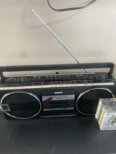 Rádio Sanyo anos 70 ( funciona só rádio)