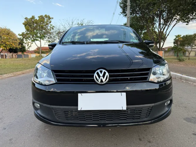 Volkswagen Fox 1.0 MI Total Flex 8V 5P 2013