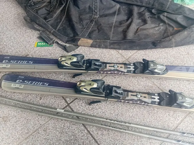 Atomic e-Series (comprimento de 158 cm) equipados