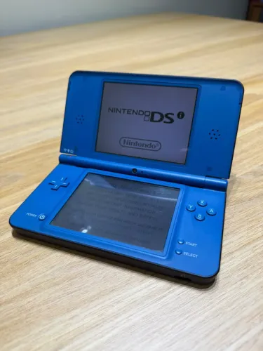 Nintendo DSi eletric blue