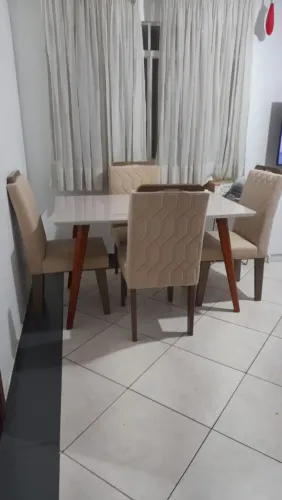 Mesa de Laca c/ tampo de vidro + 4 cadeiras