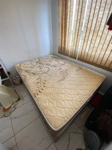 Cama de casal (box + colchão)