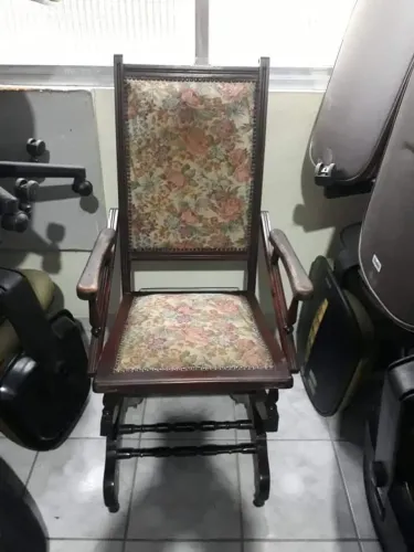 Cadeira de Balanço antiga.