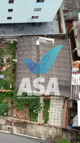 Vende-se casa de esquina no Setor Leste Universitário em Goiânia