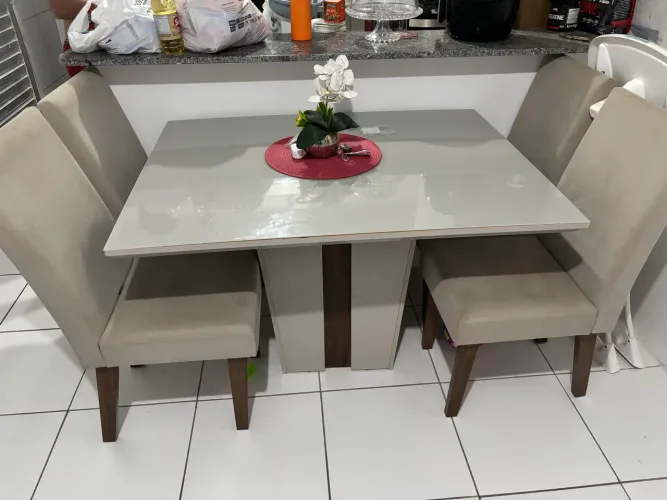 MESA 4 CADEIRAS 
