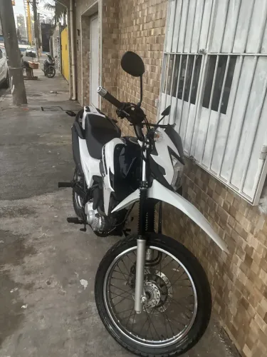 Vendo bros NXR ano 2022 financiamento em dia ,só pegar e transferir