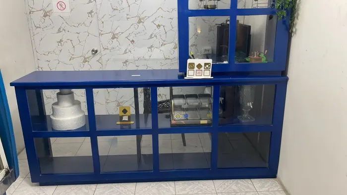 Vendo lindo balcão