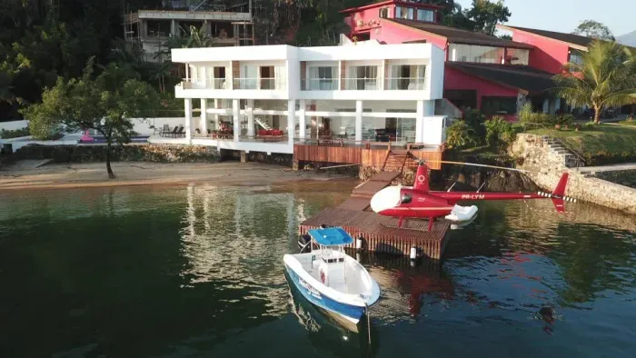 Mansão Praia da Árvore  Conforto e requinte à beira-mar em Angra  Praia particular e helip